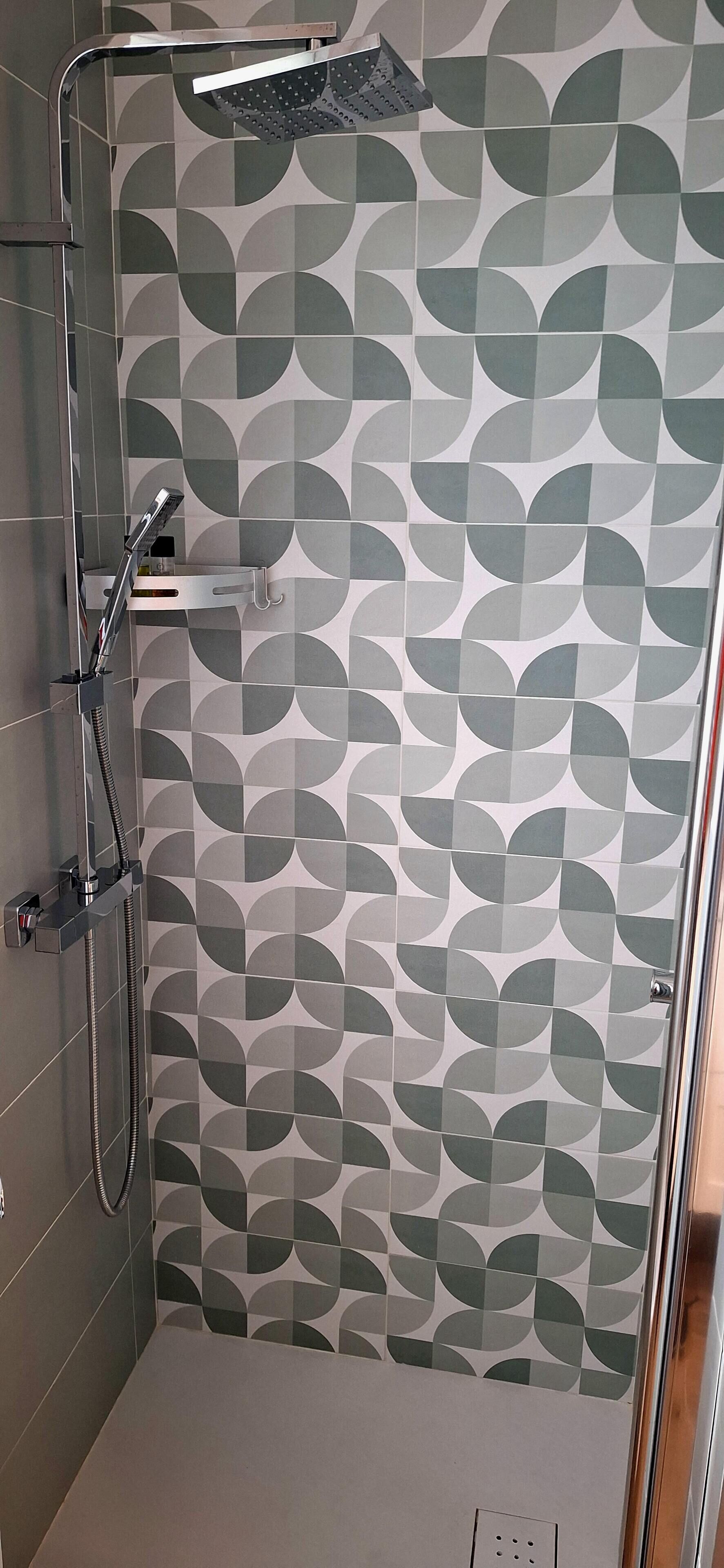 Dusche, Haartrockner, Bidet, Handtücher