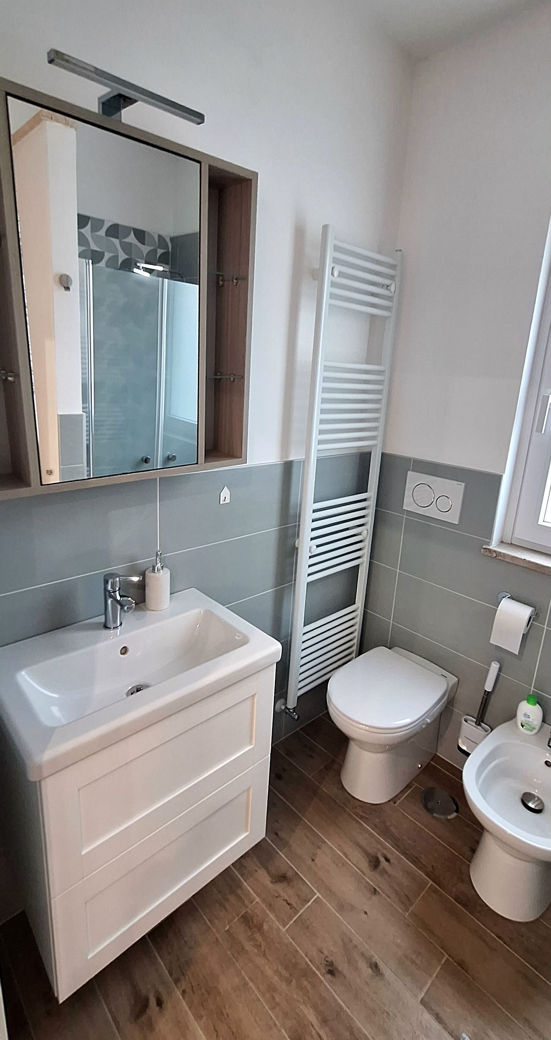 Doccia, asciugacapelli, bidet, asciugamani