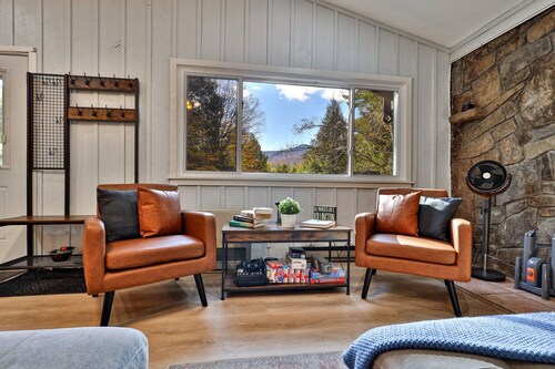 Roaring Bear Cabin: Secluded Killington Retreat with Hot Tub and Fire Pit