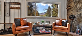 Roaring Bear Cabin: Secluded Killington Retreat with Hot Tub and Fire Pit