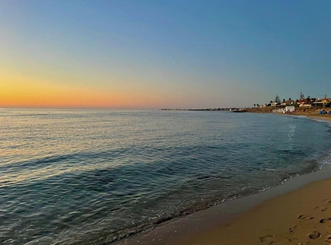 Plage à proximité, chaises longues