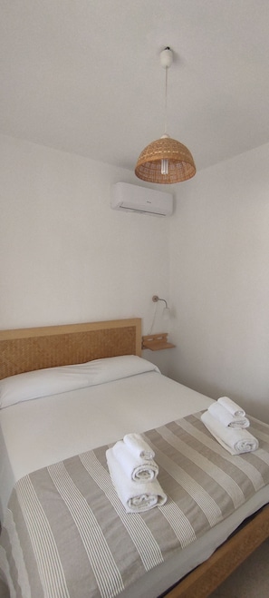 2 chambres, fer et planche à repasser, lit parapluie, Wi-Fi gratuit