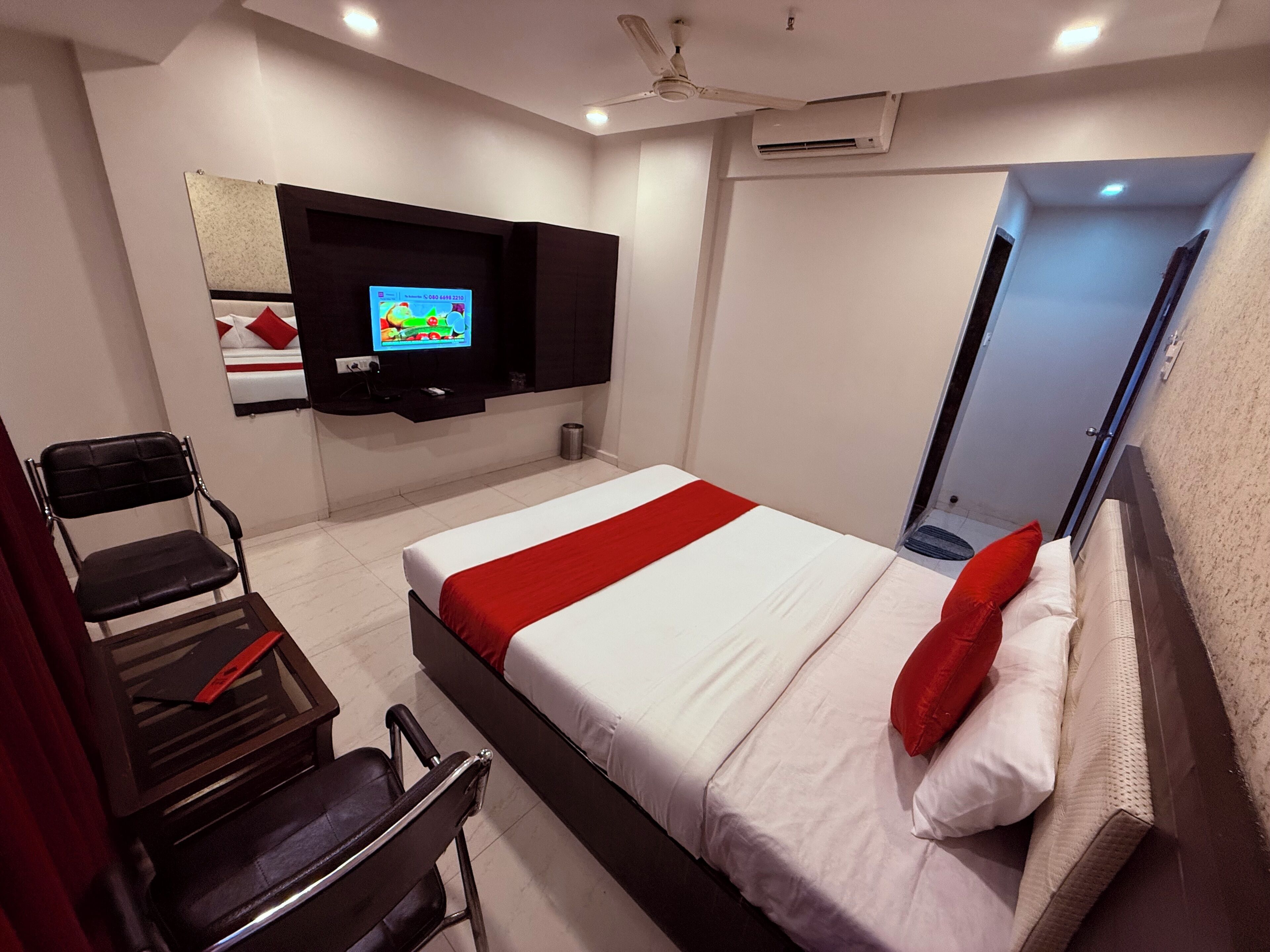 Desk, laptop workspace, free WiFi