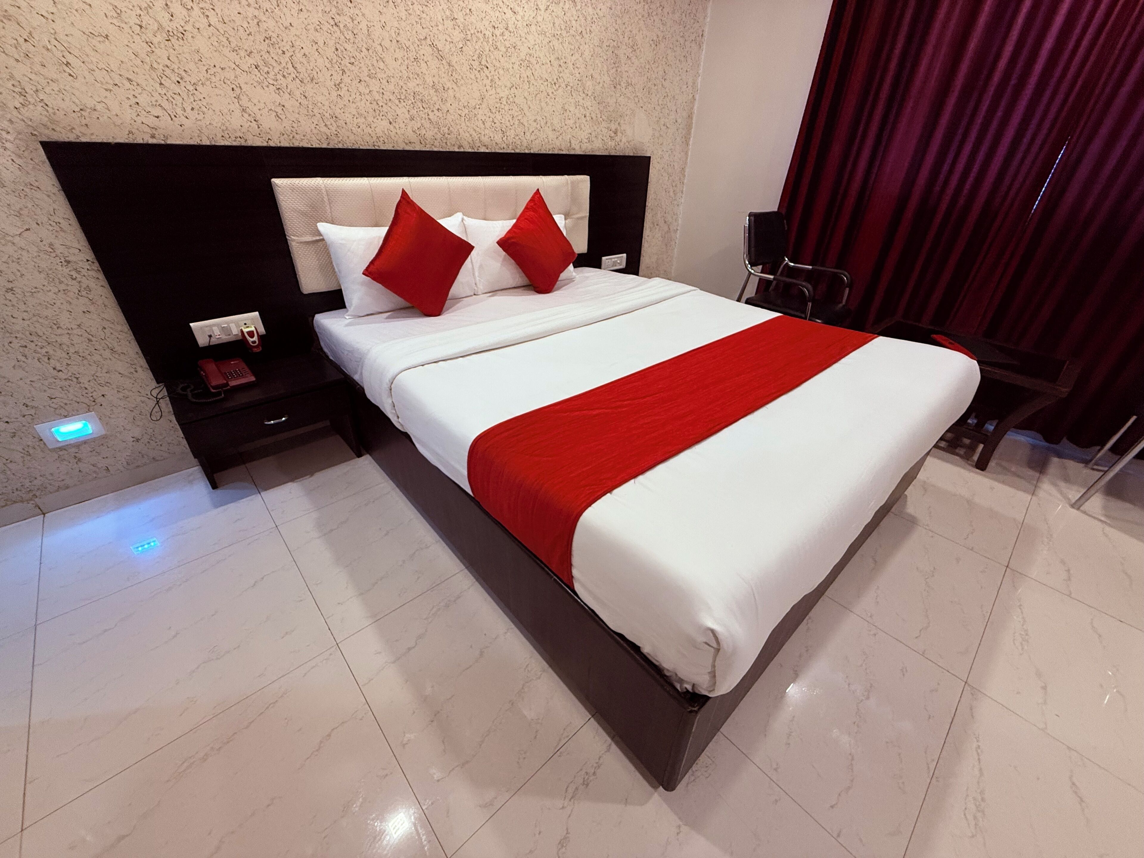 Habitación doble Deluxe | Escritorio, espacio para trabajar con laptop y wifi gratis 