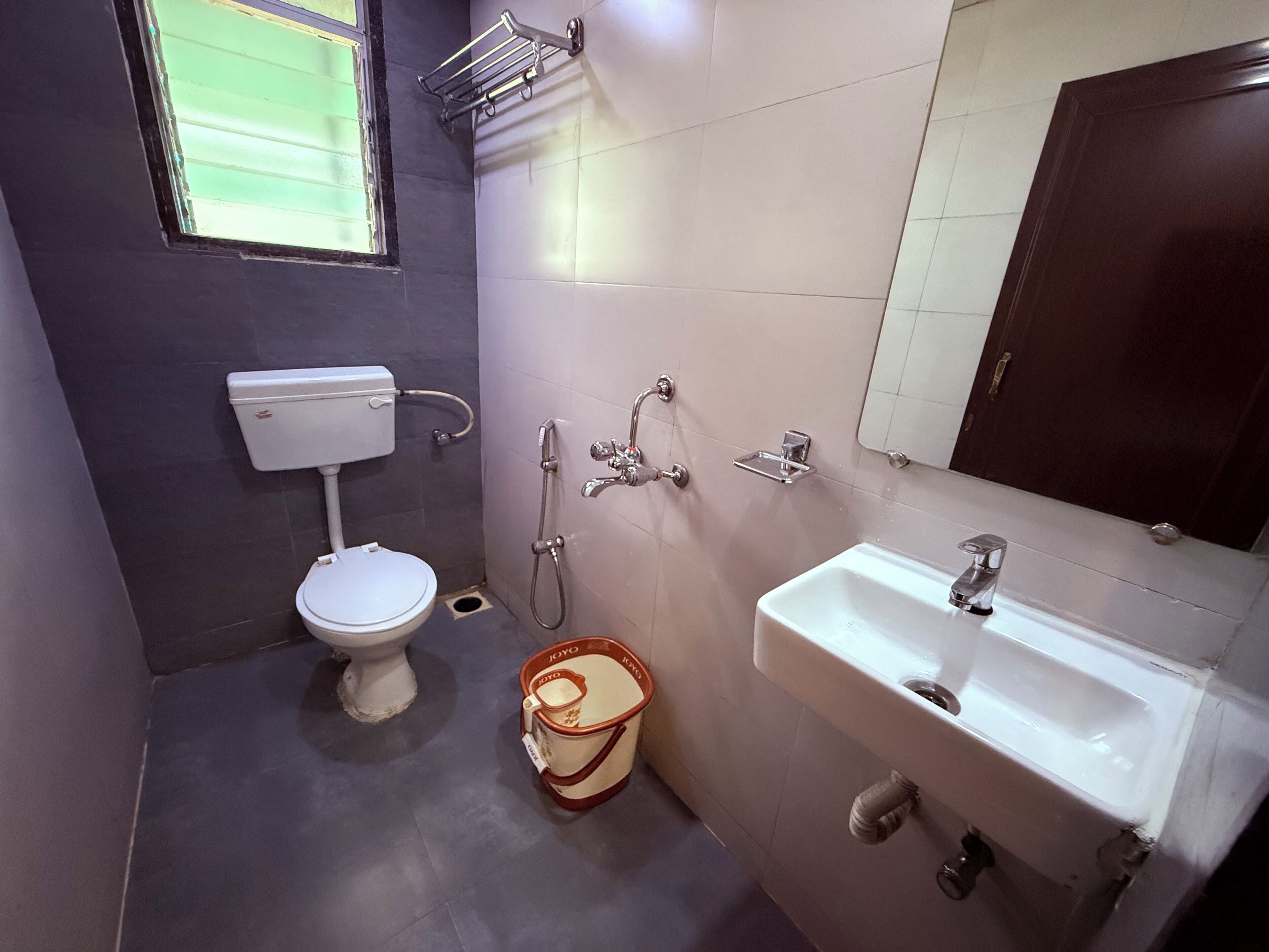Deluxe Double Room | Bathroom | Shower, towels, soap, shampoo