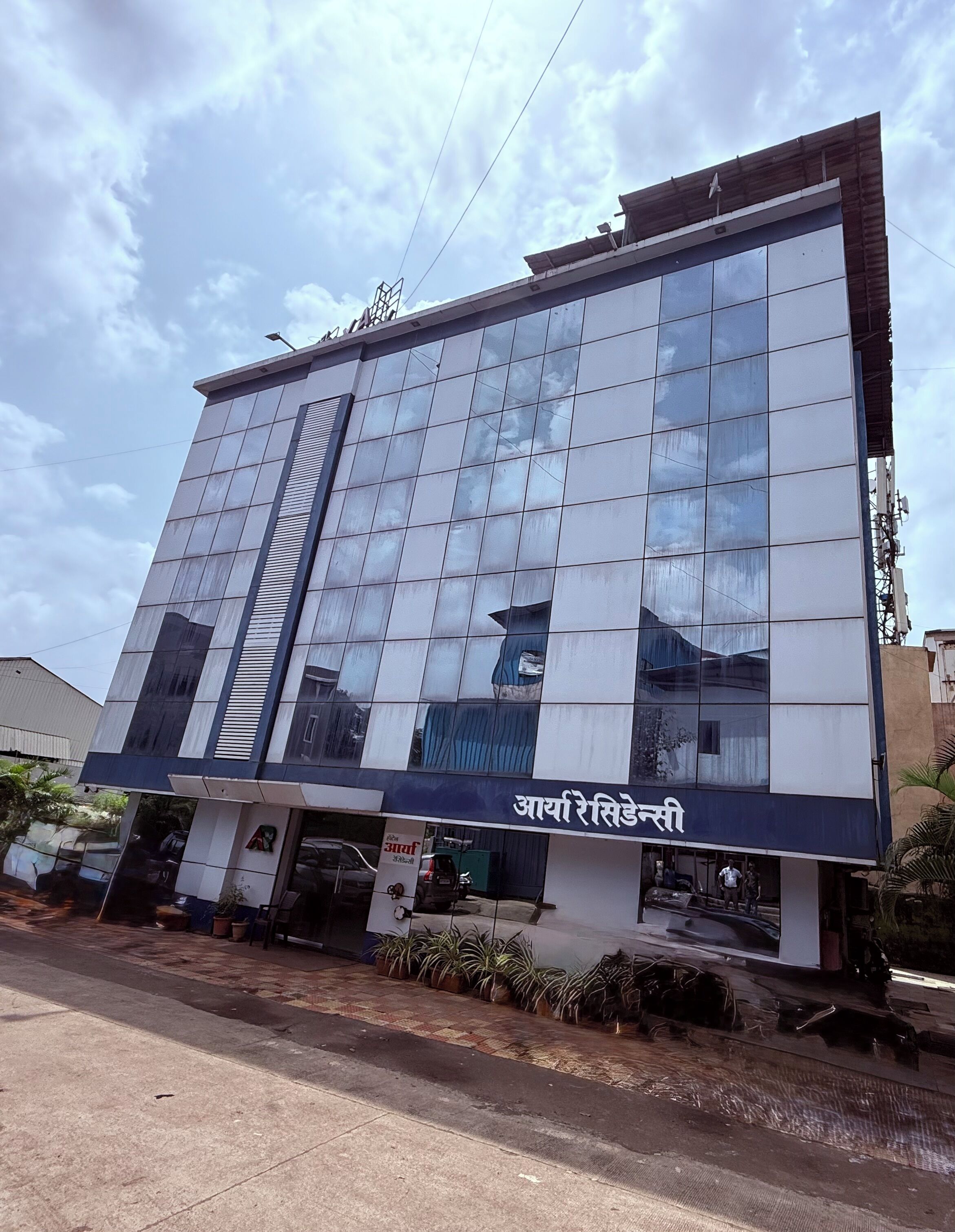 Vista frontal de la propiedad