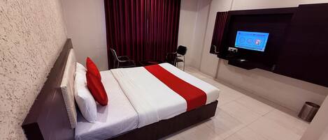 デラックス ダブルルーム | デスク、ノートパソコン用作業スペース、WiFi (無料)