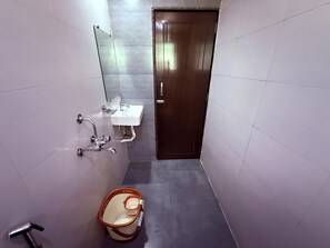 デラックス ダブルルーム | デスク、ノートパソコン用作業スペース、WiFi (無料)