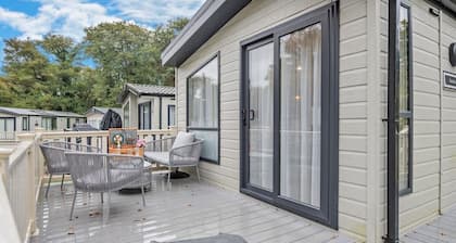 Astoria Lodge Smart Modern 2-Bedroom Lodge Milford