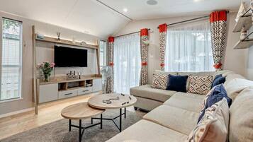 TV connectée, chaîne hi-fi, espaces bureaux