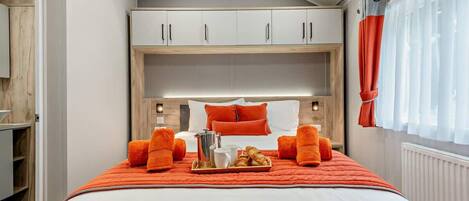 2 bedrooms, iron/ironing board, travel crib, free WiFi