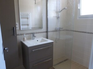 Bathroom - Renovated family house 7 pers. near the beach (La Tranche-sur-Mer)