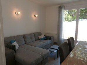 TV - Renovated family house 7 pers. near the beach (La Tranche-sur-Mer)