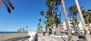 On the beach - Apartment Mar Alegre – Beachfront Escape on the Costa del Sol (Morche)
