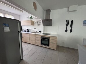 Fridge, microwave, oven, stovetop - Renovated house near ocean, pets welcome, wifi, parking (La Faute-sur-Mer)