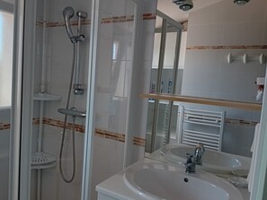 Bathroom - Modern House in L'Aiguillon sur Mer with Garden and Pets Allowed (L'Aiguillon-sur-Mer)