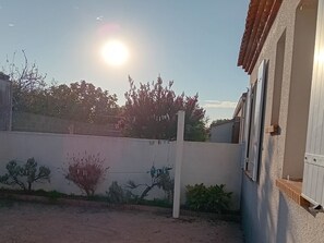 Property grounds - Modern House in L'Aiguillon sur Mer with Garden and Pets Allowed (L'Aiguillon-sur-Mer)