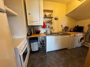 Coffee/tea maker, fridge, microwave, oven - Duplex with Terrace and Private Beach Access, Garage Included (Évian-les-Bains)