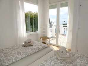 2 chambres, fer et planche à repasser, Wi-Fi, draps fournis