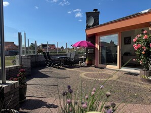 Outdoor dining - 3 bedroom accommodation in Julianadorp aan Zee (Julianadorp aan Zee)
