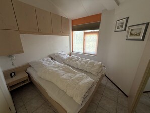 3 bedrooms, free WiFi - 3 bedroom accommodation in Julianadorp aan Zee (Julianadorp aan Zee)