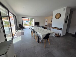 Interior - New 130m² villa with heated pool, 4 bedrooms (La Tranche-sur-Mer)