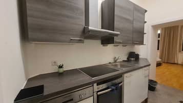 Perushuoneisto | Yksityinen keittiö | Jääkaappi, mikroaaltouuni, uuni, liesi