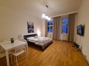 Departamento básico | Tabla de planchar con plancha y wifi gratis 