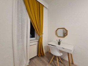 Departamento básico | Tabla de planchar con plancha y wifi gratis 