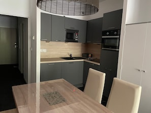 Kühlschrank, Mikrowelle, Geschirrspüler