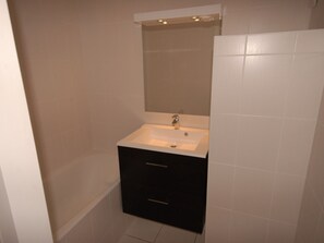 Bathroom - Comfort studio 6 people, pets allowed, southwest view (Gourette)