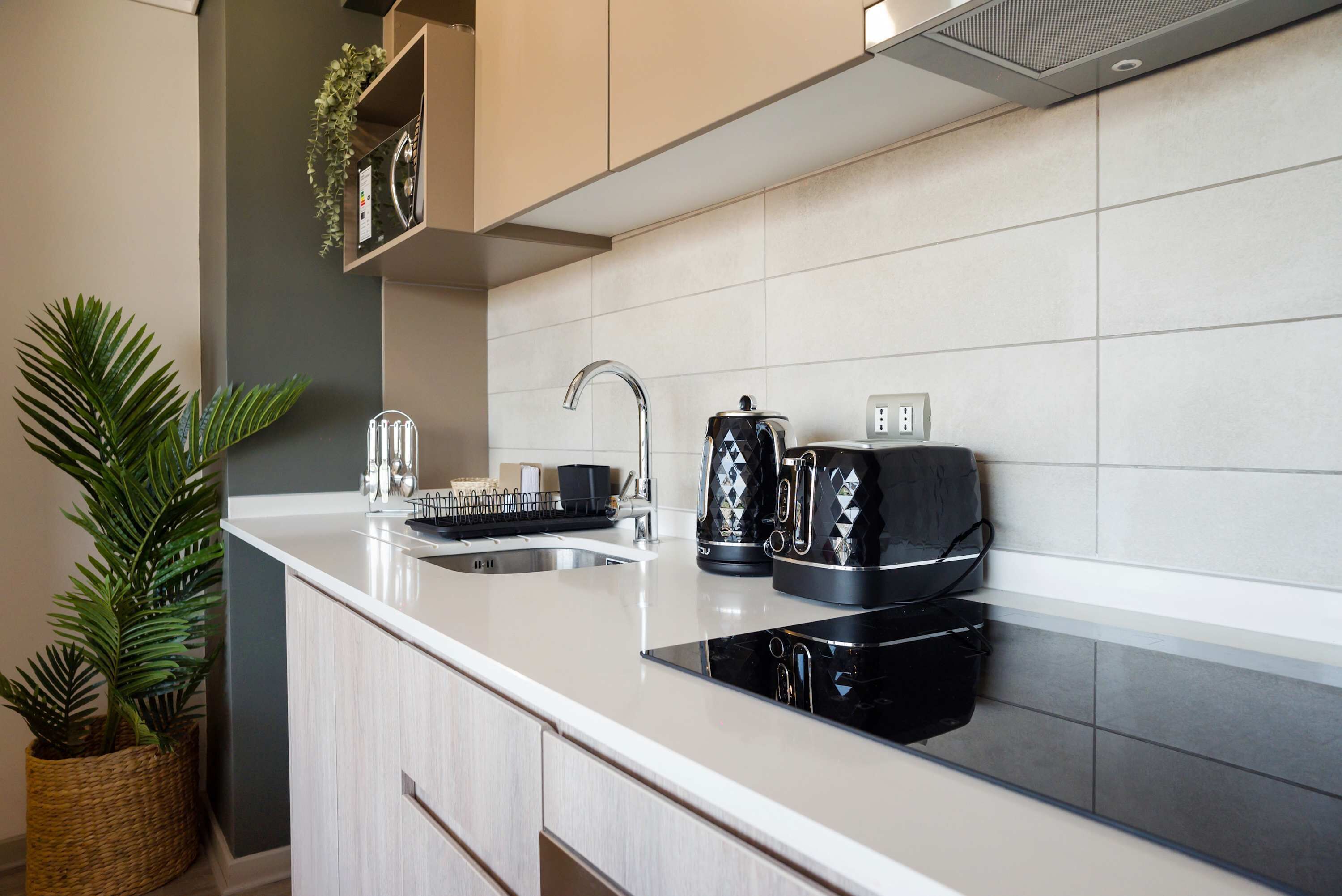 冰箱、微波炉、烤箱、炉灶