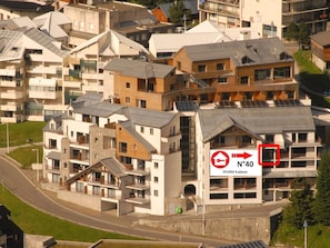 A multi-story residential building with a prominent sign indicating 'No Parking' and 'Studio 4 places'. - Studio for 4 in Gourette, southwest balcony, pets allowed (Gourette)