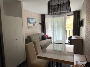 TV - Studio for 4 in Gourette, southwest balcony, pets allowed (Gourette)