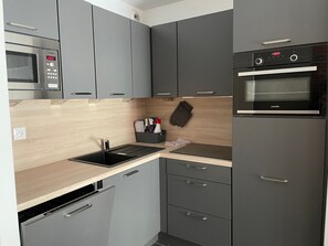 Fridge, microwave, dishwasher - Studio for 4 in Gourette, southwest balcony, pets allowed (Gourette)