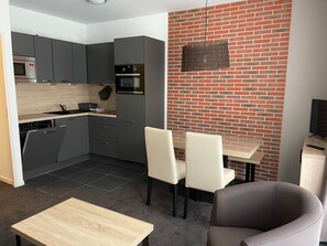 Kühlschrank, Mikrowelle, Geschirrspüler
