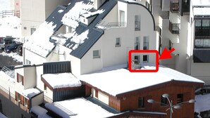 A building with a snow-covered roof and a sign that reads "LE CHATEAU". - Gourette: Duplex Studio 7 pers, Pool & WIFI (Gourette)