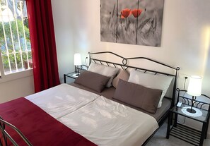 3 bedrooms, iron/ironing board, WiFi, bed sheets