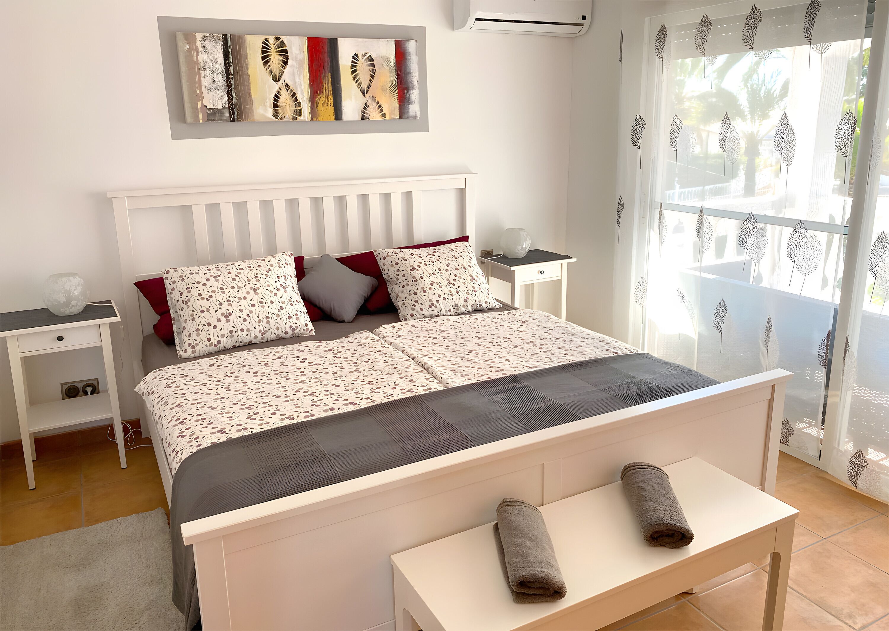 3 bedrooms, iron/ironing board, WiFi, bed sheets