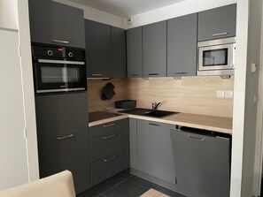 Refrigerador, microondas y lavavajillas