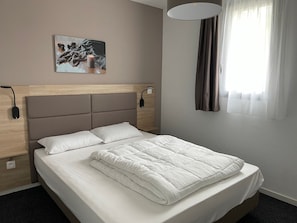 1 bedroom, free WiFi, bed sheets - Family apartment in Gourette for 8, winter/summer pool, pets allowed (Gourette)