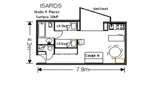 Pianta di un monolocale per 6 persone, con angolo soggiorno, cucina, bagno e balcone.