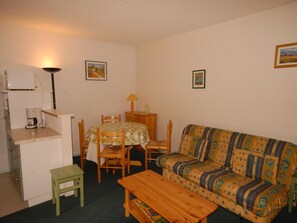 TV - Studio cabin for 6 in Gourette, pets allowed (Gourette)