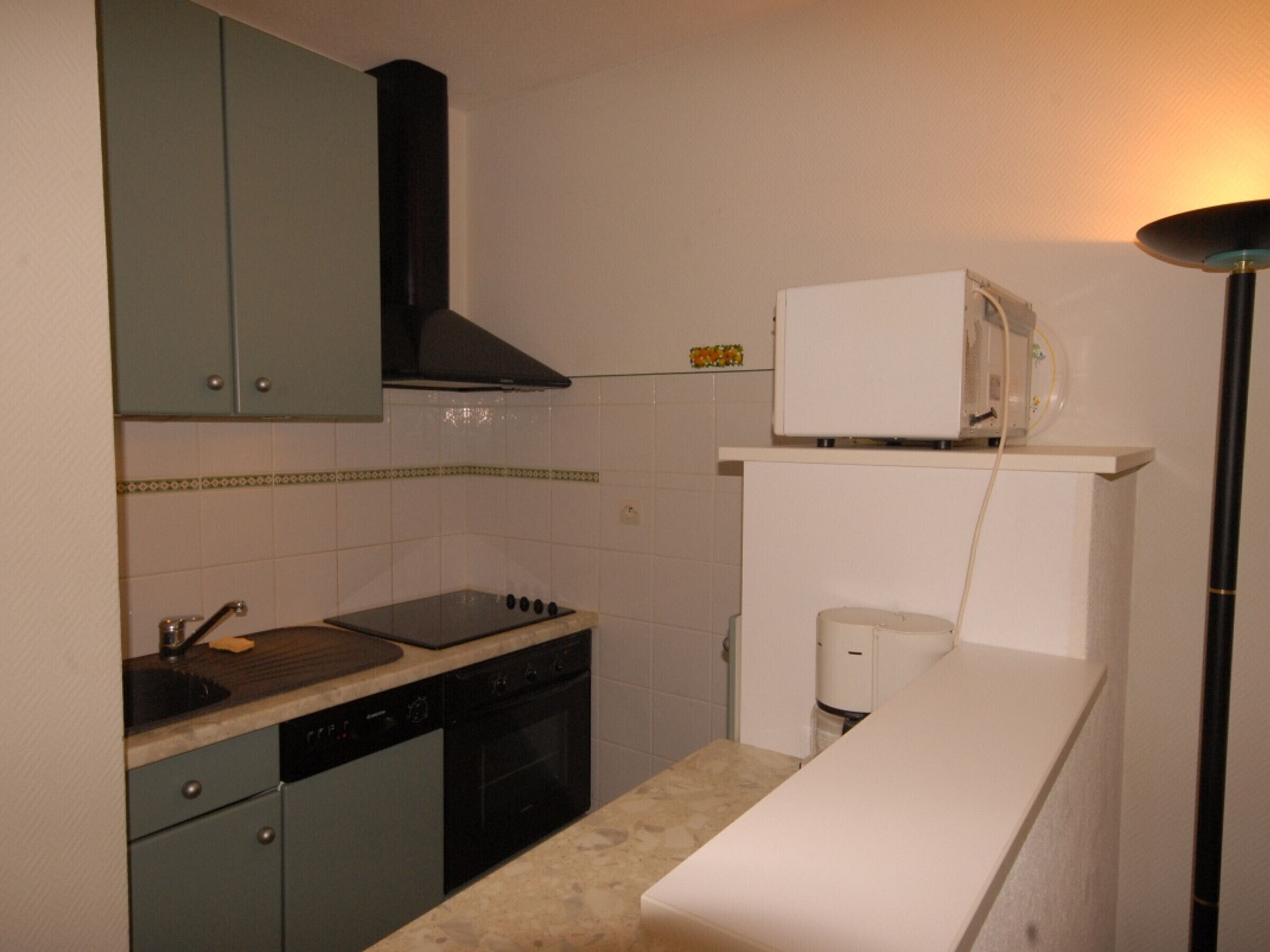 ثلاجة، ميكروويف، غسالة أطباق