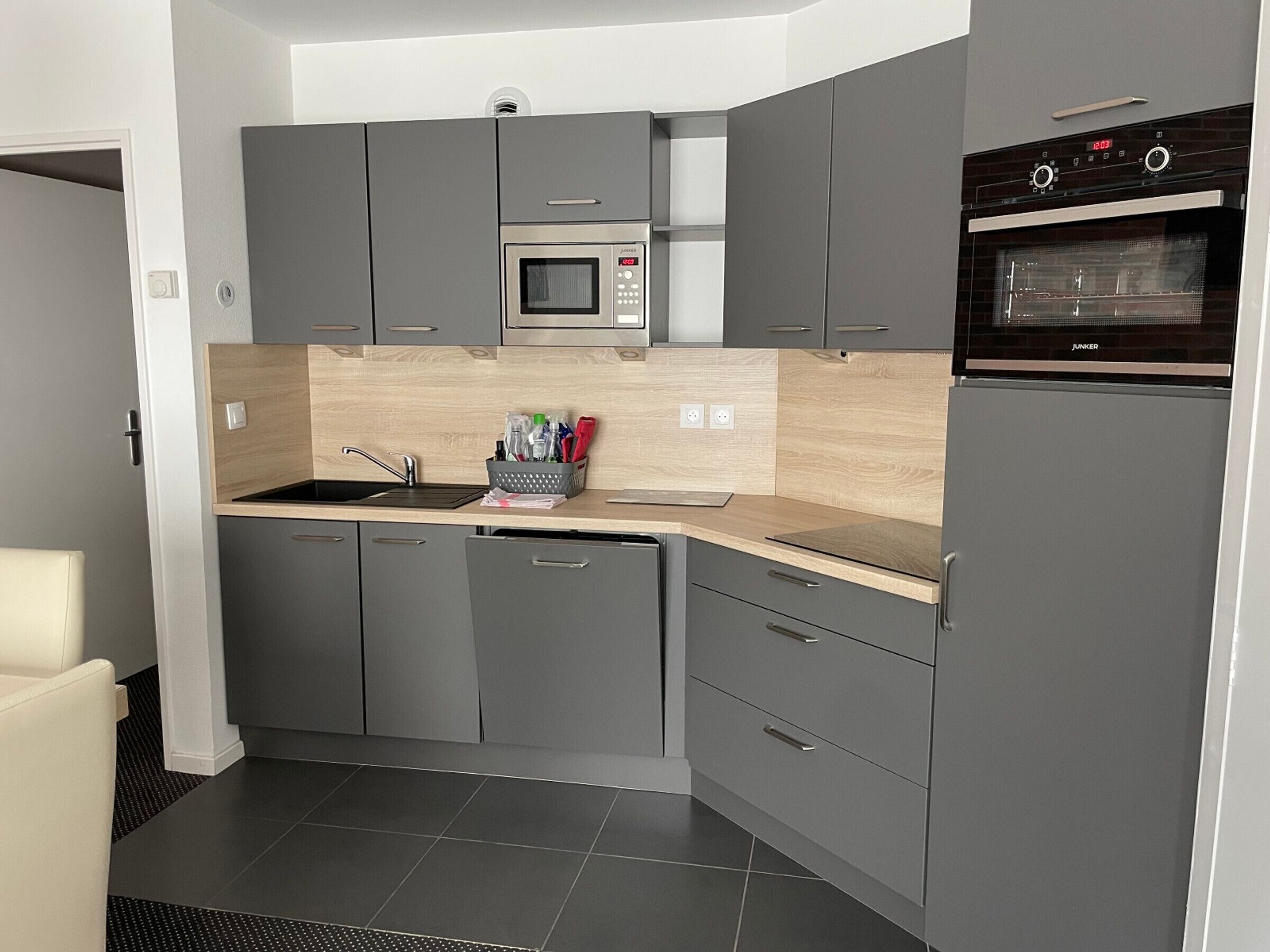 Réfrigérateur, micro-ondes, lave-vaisselle