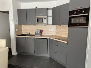 Kühlschrank, Mikrowelle, Geschirrspüler
