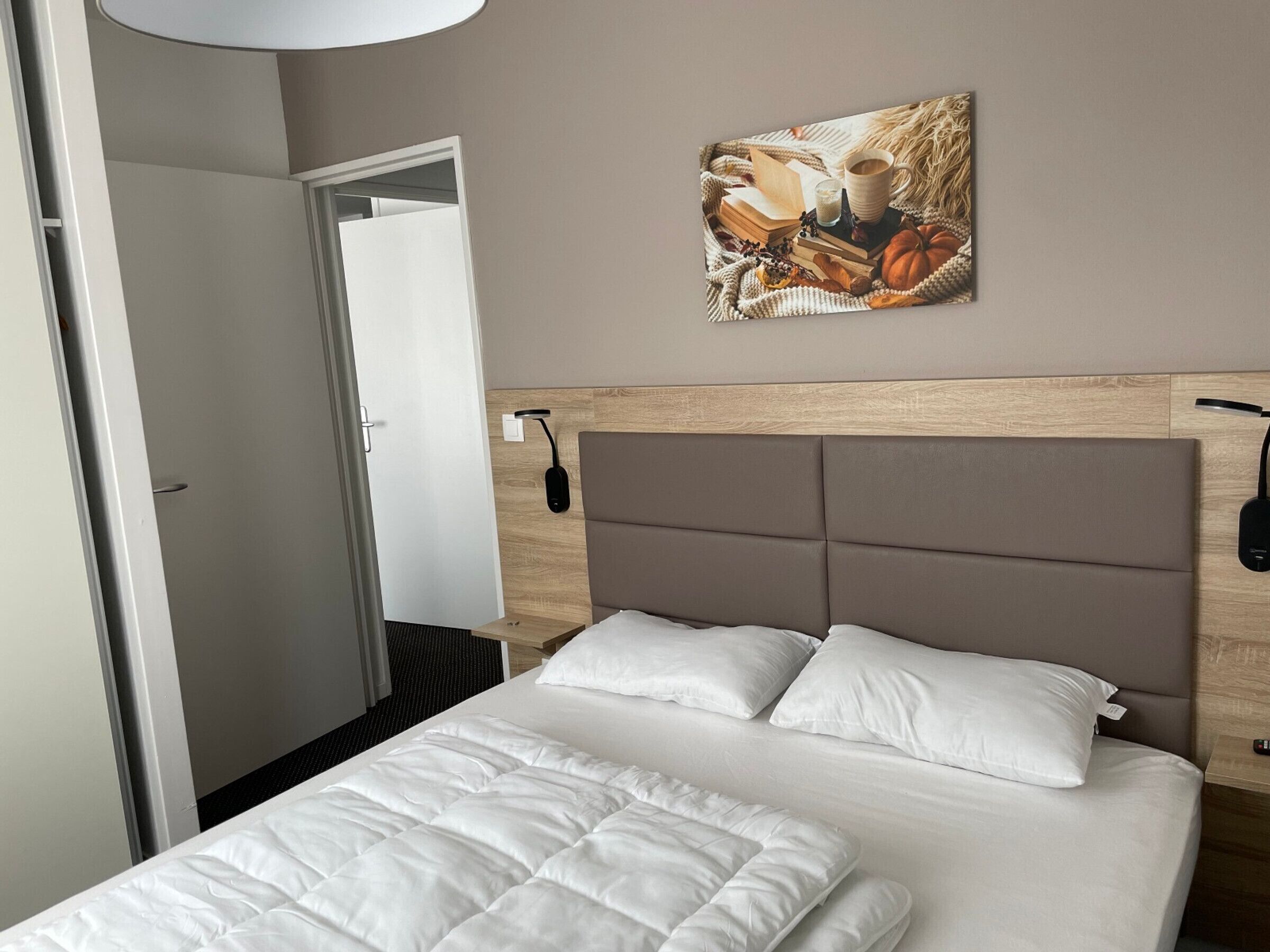 2 bedrooms, WiFi (free), bed sheets