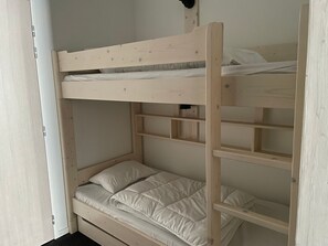 Free WiFi, bed sheets - Gourette: Studio 6 pers, 44m² with terrace, pets allowed (Gourette)