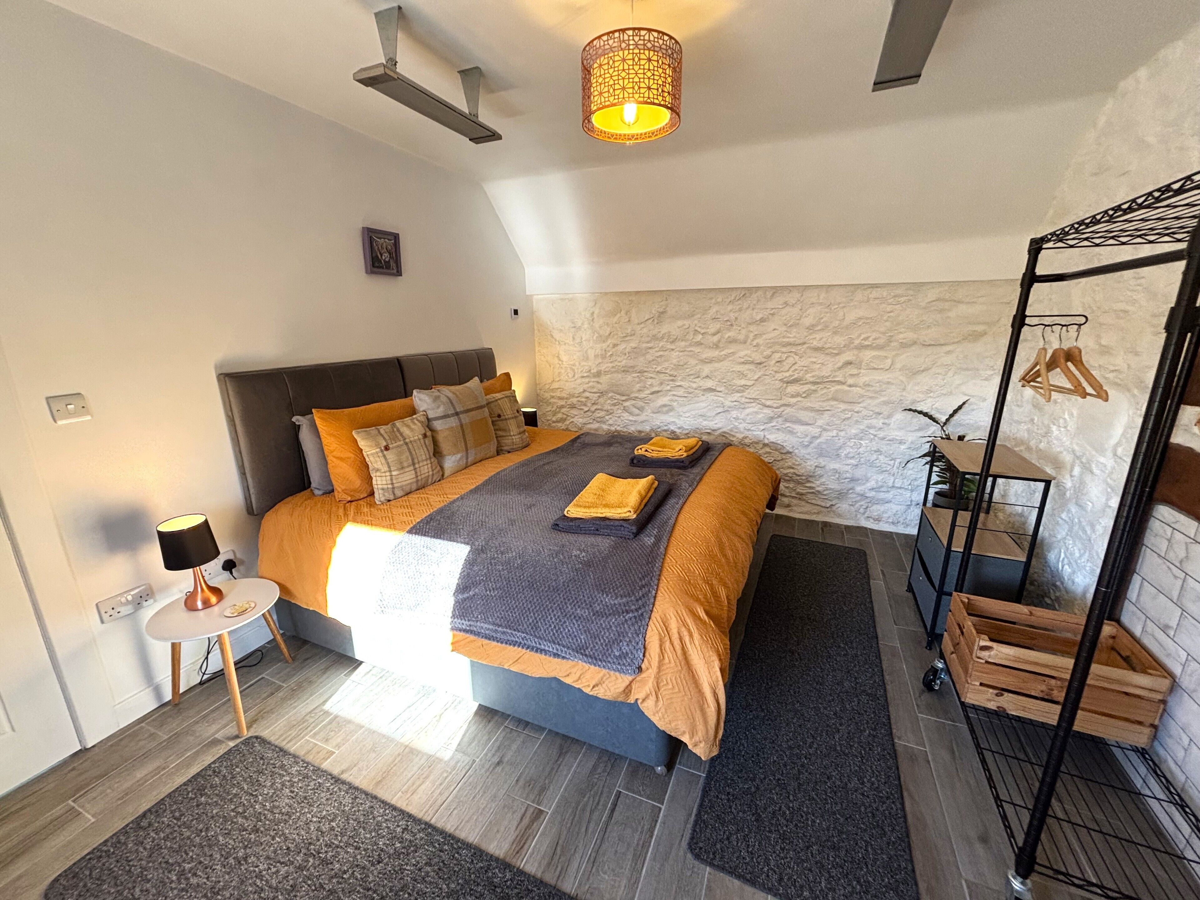 2 bedrooms, iron/ironing board, travel cot, free WiFi