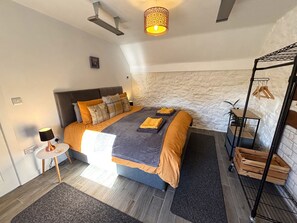 2 bedrooms, iron/ironing board, travel cot, free WiFi - Excellent 2 bed cottage in the stunning Scottish Highlands near Portmahomack (Tain)